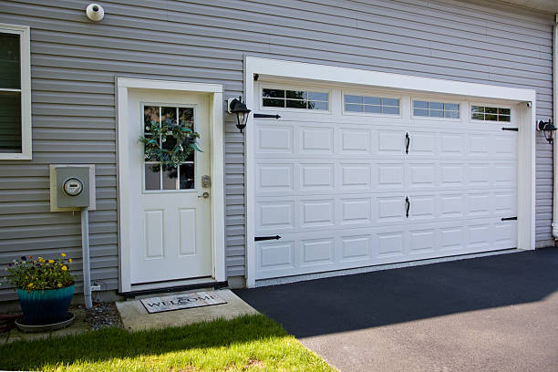 24/7 Emergency Garage Door Panel Replacement experts in Newport, VT